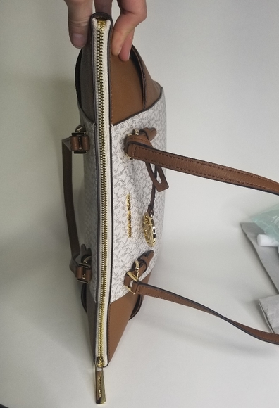 Michael Kors 2 PCS Should Purse Bag Charm Pom NWT - Picture 11 of 14